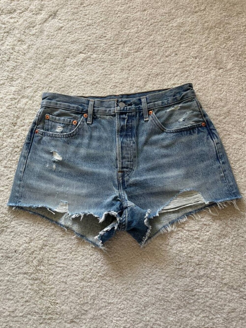 NWOT Levi's 501 High Rise Distressed Shorts Size 28